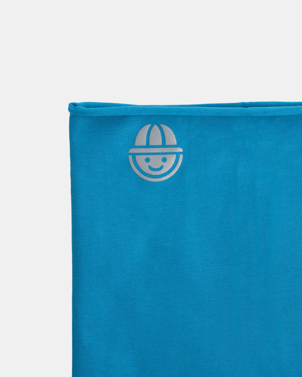Detail of organic cotton tubular scarf from the Vivid collection with reflective logo in blue - The Melon Explorer