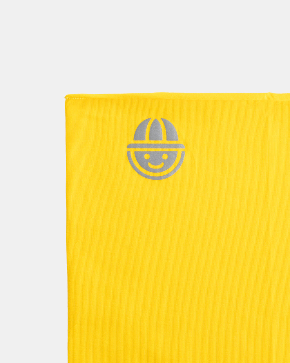 Detail of organic cotton tubular scarf from the Vivid collection with reflective logo in yellow - The Melon Explorer