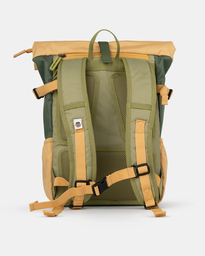 Detail of back side of the sustainable recycled polyester rolltop backpack from the MAJU collection for children in green and orange – The Melon Explorer