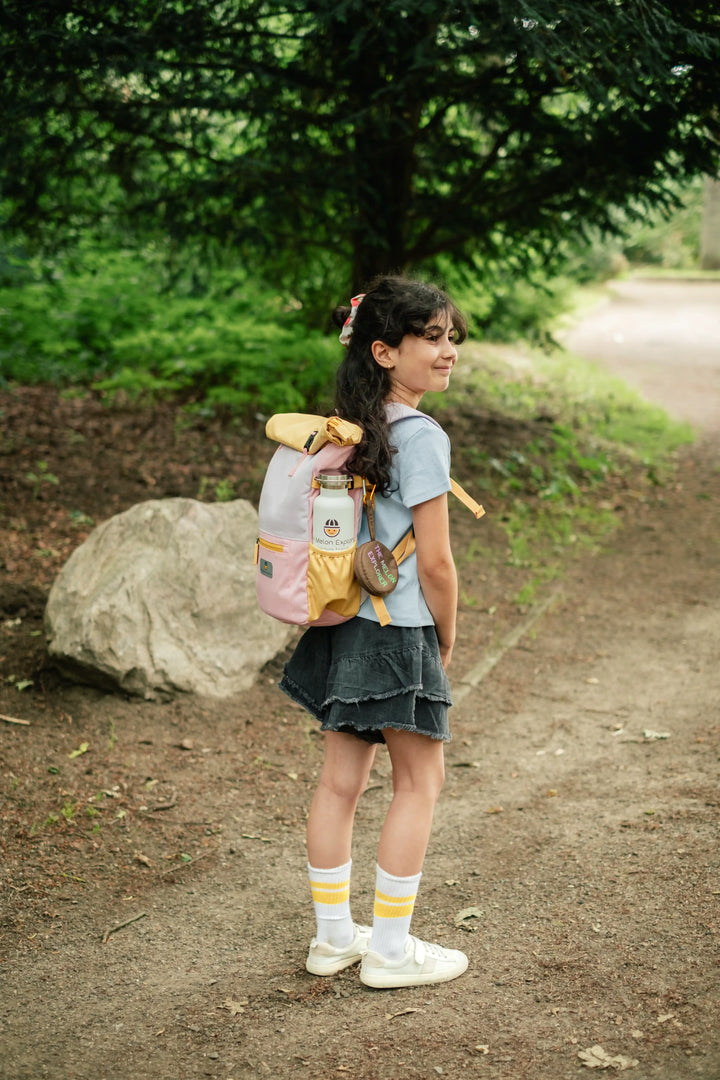 Girl wearing a Maju recycled polyester backpack with a white thermo bottle in the park