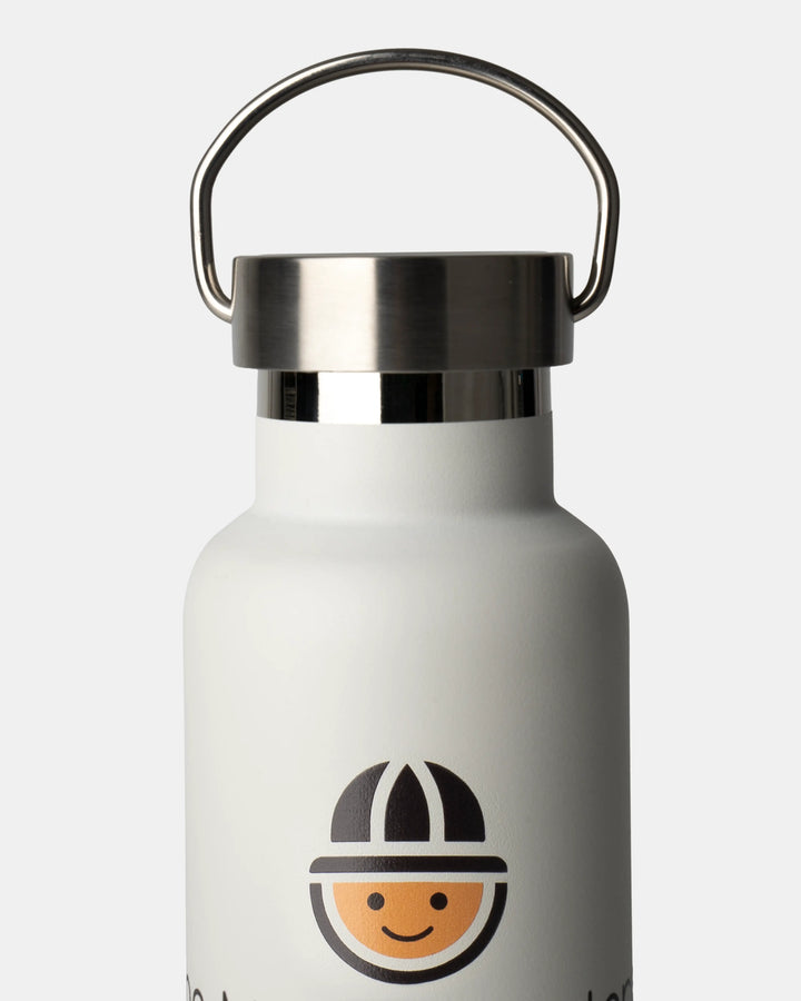 Detail of cap thermo bottle in stainless steel BPA free in white adventure friends - The Melon Explorer